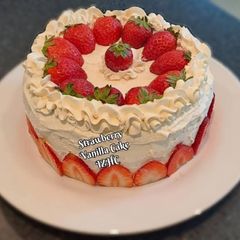 A picture of 🎂🍓🍰Strawberry Vanilla Cake🍰🍓🎂.