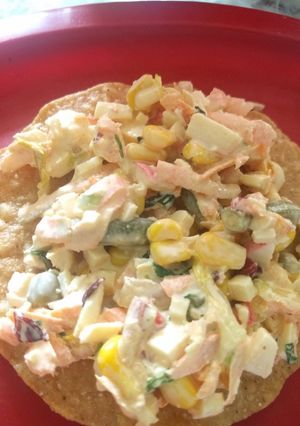 Una foto de Tostadas de Ensalada de Surimi