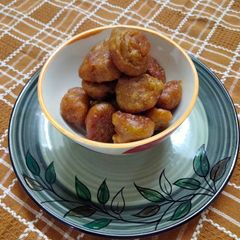 A picture of Bran flour gulgule with jaggery powder.