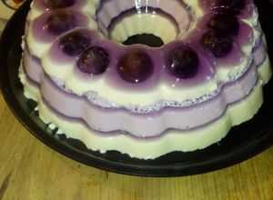 Una foto de Gelatina de uva & tres leches