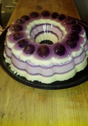 Una foto de Gelatina de uva & tres leches