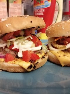 Sajttal töltött hamburgerpogácsa recept fotója