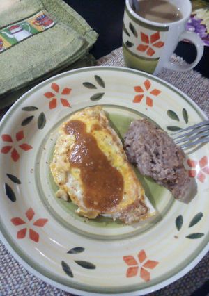 Una foto de Omelette con nopalitos y queso