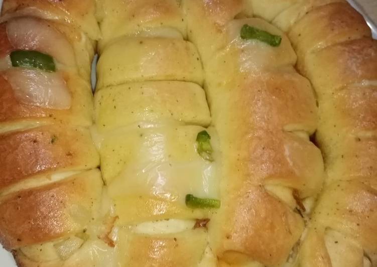 Recipe of Homemade Chicken garlic cheese Ring croissant in pateela