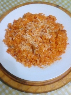 Una foto de Arroz salteado en salsa de tomate #comidasustentable