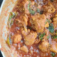 A picture of Chettinad mint masala chicken.