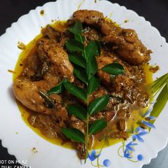 A picture of Black pepper and curry leaves chicken.
