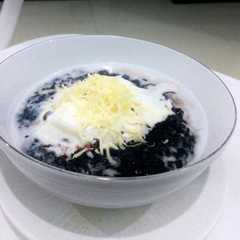 รูปของ Bubur Yin Yang (bubur ketan hitam + ice cream)