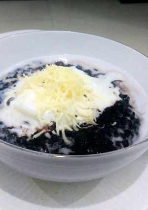 Foto resep Bubur Yin Yang (bubur ketan hitam + ice cream)