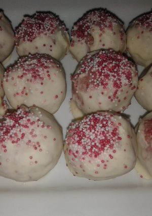 Una foto de Bombones de frambuesa con chocolate blanco