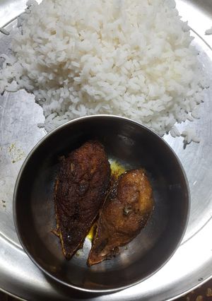 ইলিশ মাছ ভাজা (ilish mach bhaja recipe in Bengali) রেসিপির প্রধান ছবি