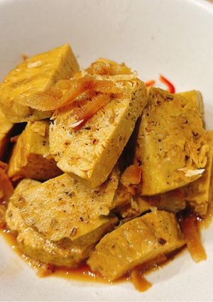 Hình của món Chả tàu hũ ki kho riềng.