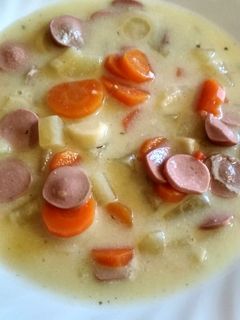 Tejfölös zöldségleves füstölt ízű virslivel recept fotója