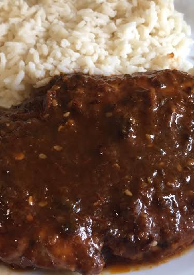 Una foto de Pollo en chile mulato