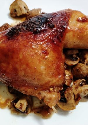 A picture of Chicken and mushroom tray bake.