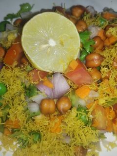 टमाटर गाजर की चाट (tamatar gajar ki chaat recipe in Hindi) रेसिपी मुख्य फोटो