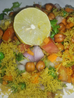 टमाटर गाजर की चाट (tamatar gajar ki chaat recipe in Hindi) रेसिपी मुख्य फोटो