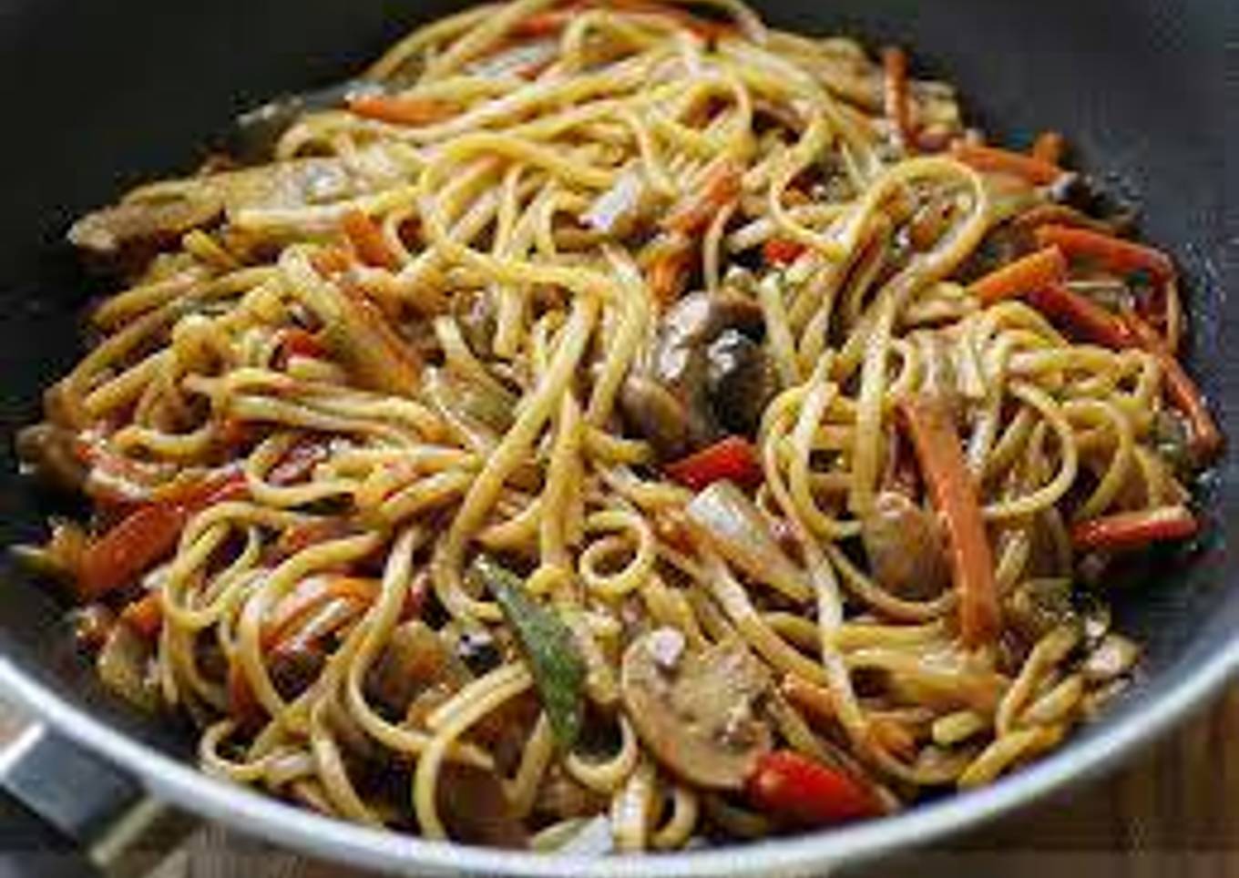 Spaguetis en salsa de soja