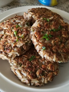 Una foto de Tortitas de lentejas, arroz y queso