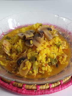 Una foto de *Arroz Caldoso con Pollo y Champiñones*