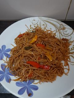 A picture of Veg Chowmein noodles.