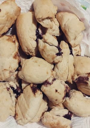Foto di Biscotti salati con impasto dei taralli ripieni di marmellata
