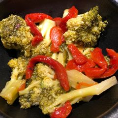 A picture of Easy Italian Herb Broccoli 🥦 with Roasted Red Peppers.