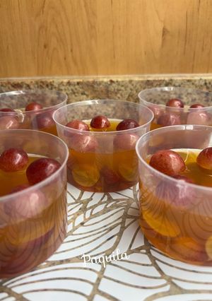 Foto principal de Vasitos de Gelatina sabor Maracuyá con Uvas 🍇
