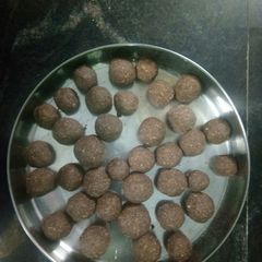 A picture of Ragi Peanuts Laddu.