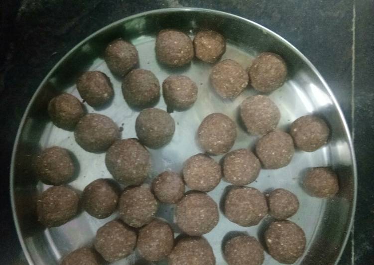 Recipe of Super Quick Homemade Ragi Peanuts Laddu