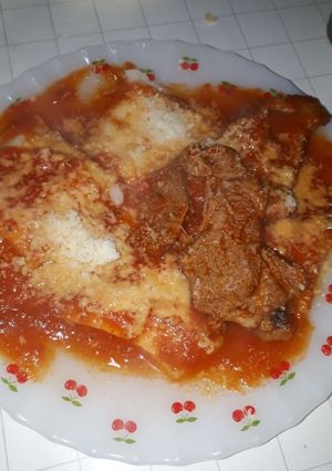 Una foto de Ravioles con salsa