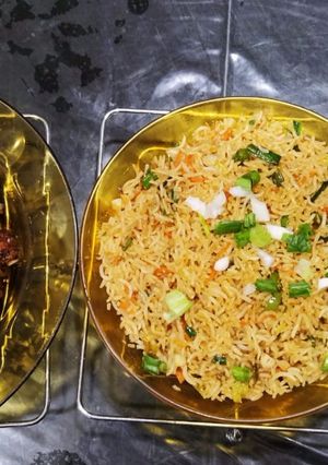 મન્ચુરિયન વિથ ફ્રાય રાઈસ(manchurin with fried rice recipe in gujarati) રેસીપી મુખ્ય ફોટો