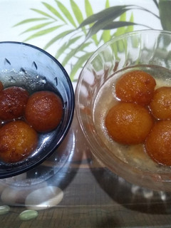 குலோப் ஜாமுன் (Gulab jamun recipe in tamil) செய்முறை முக்கிய புகைப்படம்