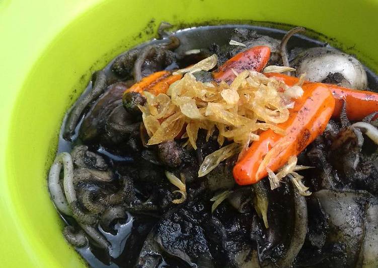 Langkah Mudah untuk Membuat Cumi masak hitam Anti Gagal