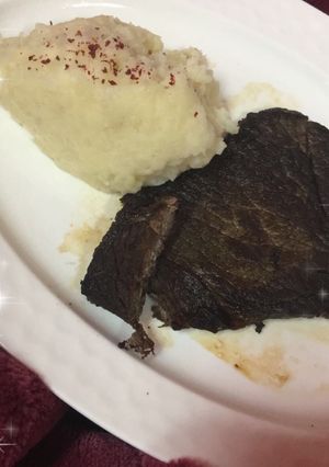 صورة لوصفة ستيك لحم مع بطاطس بانيّه