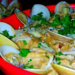 A picture of Mike's EZ Garlic Clam Linguine Alfredo.