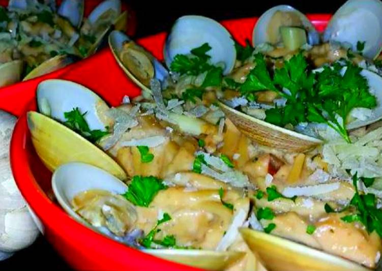 Recipe of Award-winning Mike&#39;s EZ Garlic Clam Linguine Alfredo