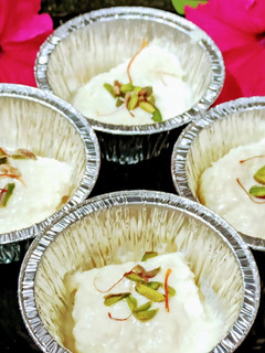 कश्मीरी फिरनी (Kashmiri Phirni recipe in Hindi) रेसिपी मुख्य फोटो