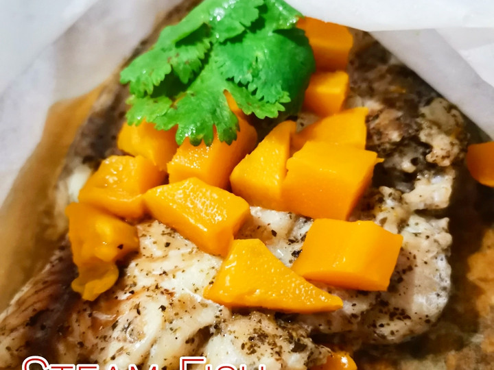Cara Gampang Menyiapkan Steamed Fish w/ Mango &amp;amp; Herb Anti Gagal