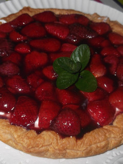 Una foto de Tarta de nata y fresas