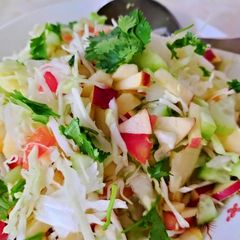 A picture of Delicious salad 🥗 for lunch time ready in 10 minutes !.