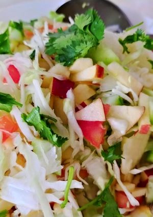 A picture of Delicious salad 🥗 for lunch time ready in 10 minutes !.
