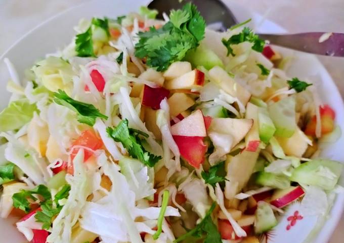 Delicious salad π₯ for lunch time ready in 10 minutes !