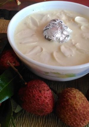 A picture of Lychee kheer.