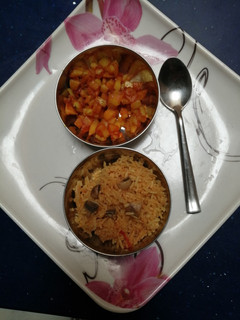காளான் பிரியாணி, உருளைக்கிழங்கு ப்ரை (Kaalaan biryani & urulaikilanku fry recipe in tamil) செய்முறை முக்கிய புகைப்படம்