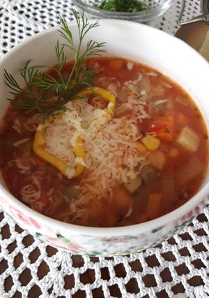 Zdjęcie przepisu Zupa minestrone z ciecierzycą.