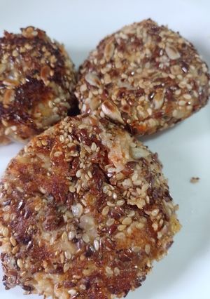 Una foto de Croquetas de pollo y papa con semillas