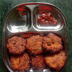 A picture of No aloo tikki / poha suji tikki.