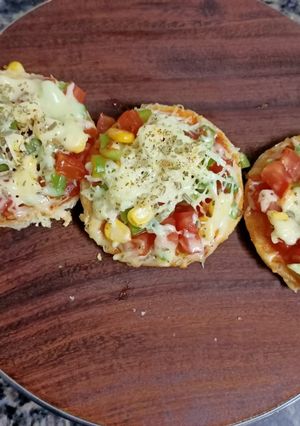 A picture of Cheesy Bread Pizza Coins.
