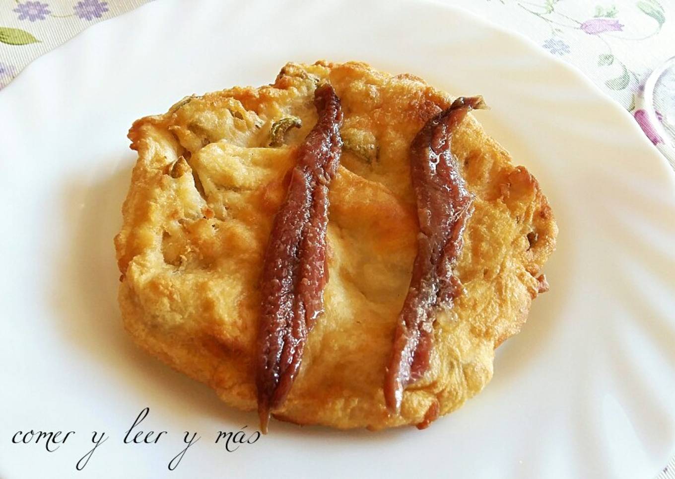Tortitas fritas de harina y aceitunas, sin huevo